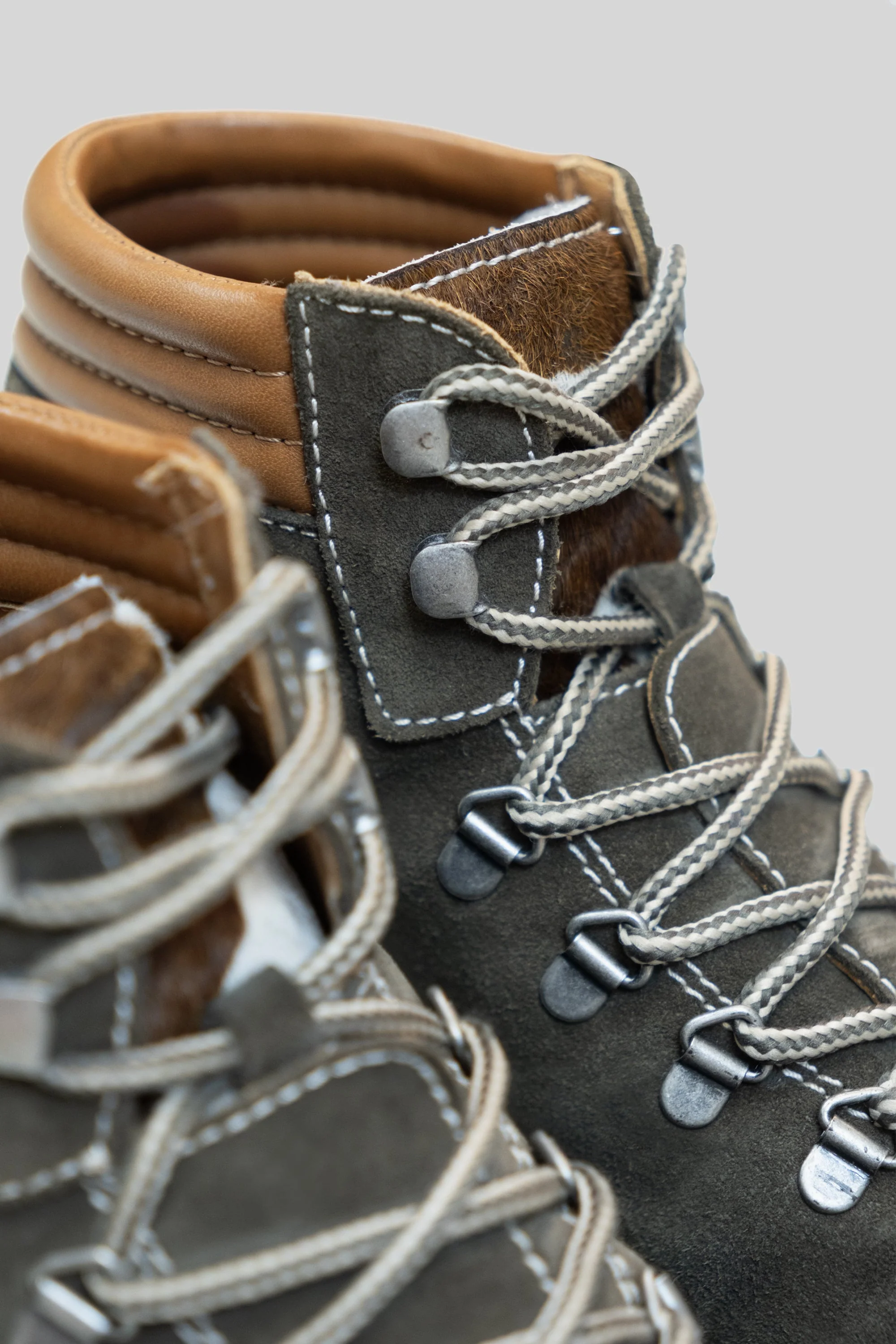 HIKING BOOTS - Image 2