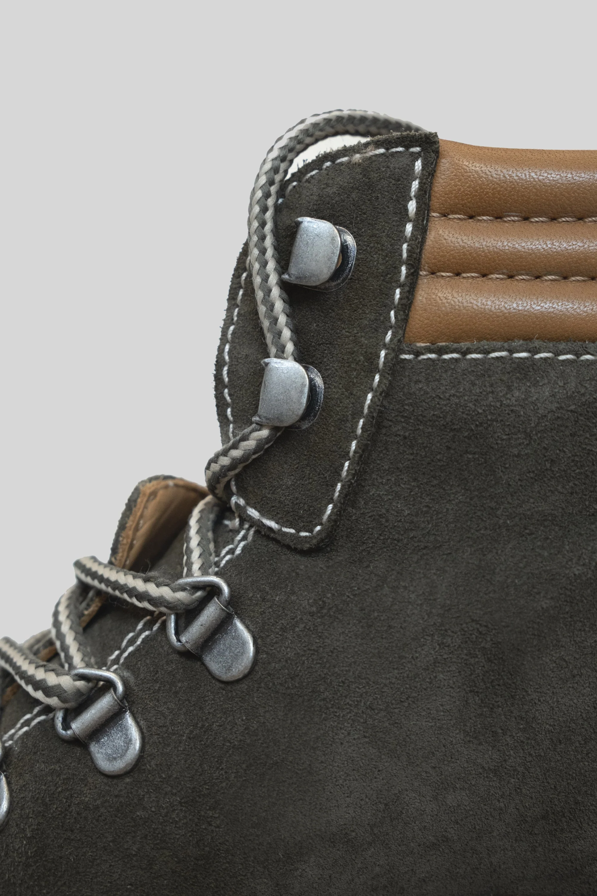 HIKING BOOTS - Image 3