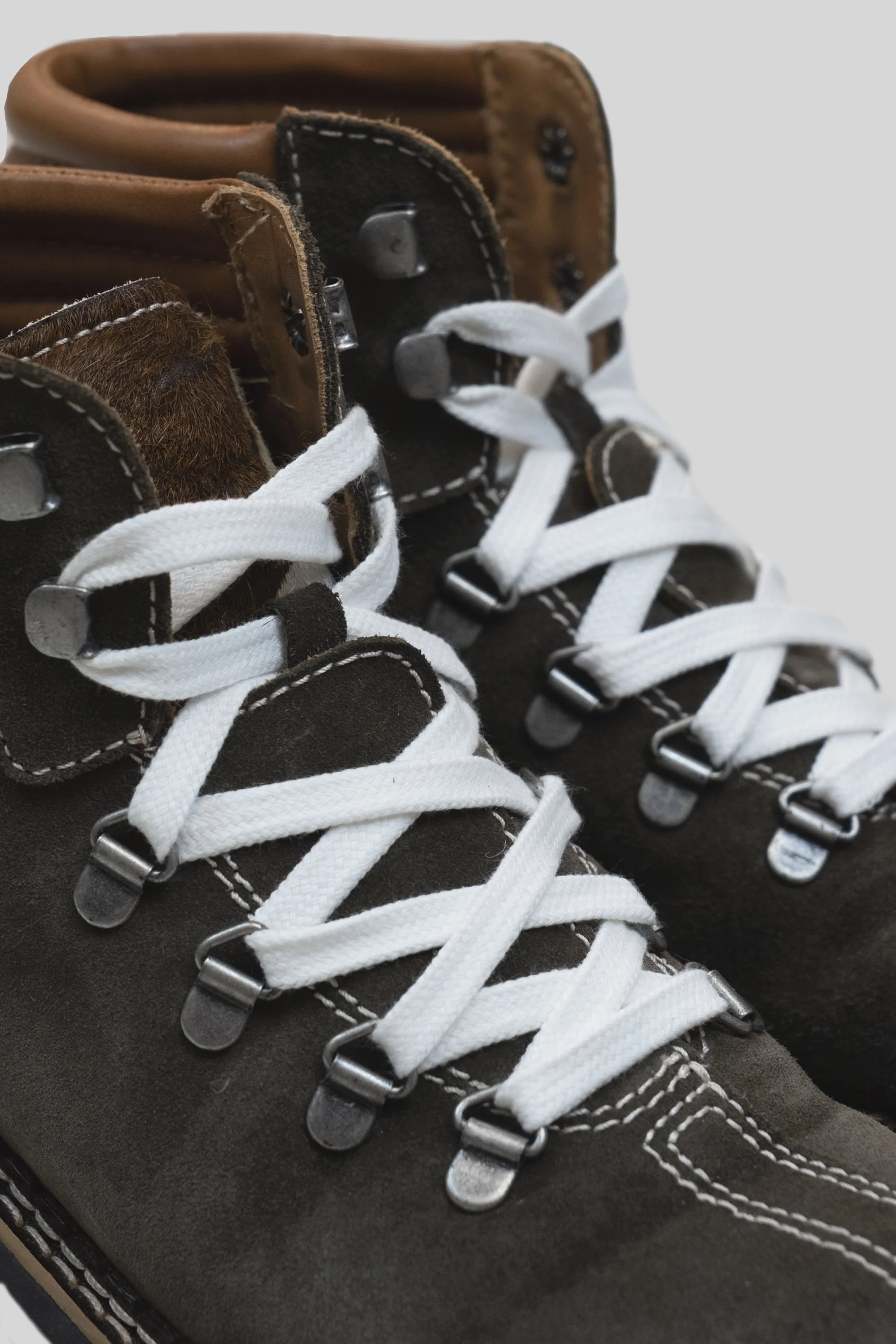 HIKING BOOTS - Image 4