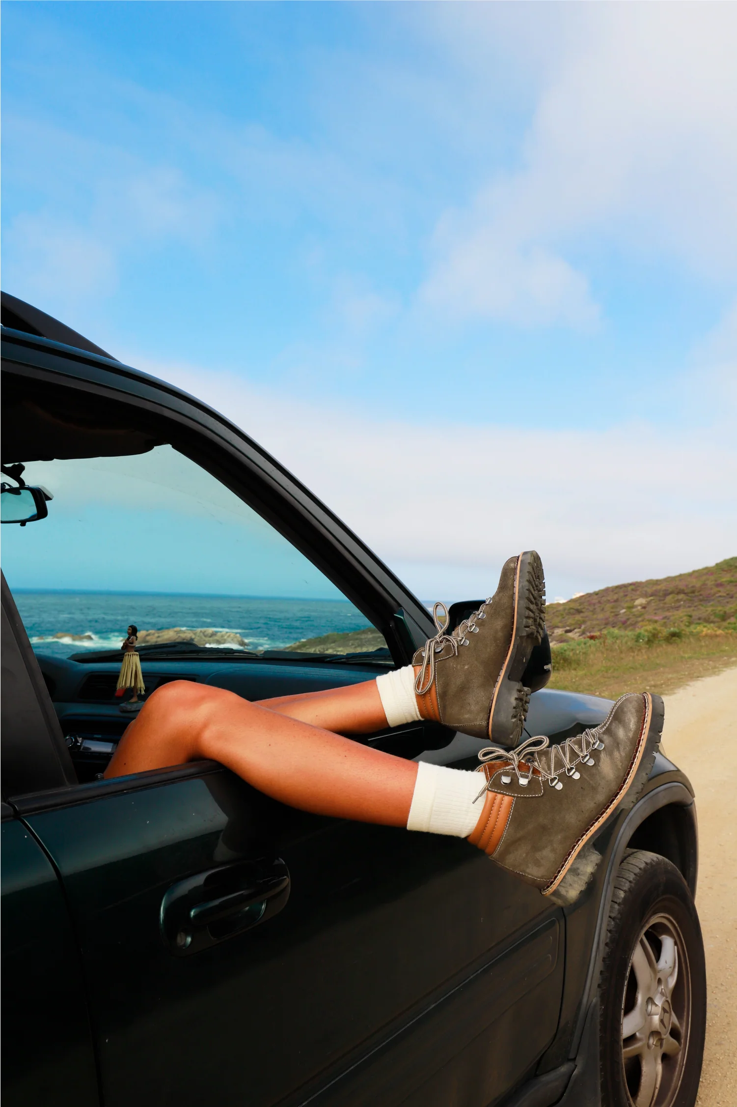 HIKING BOOTS - Image 5