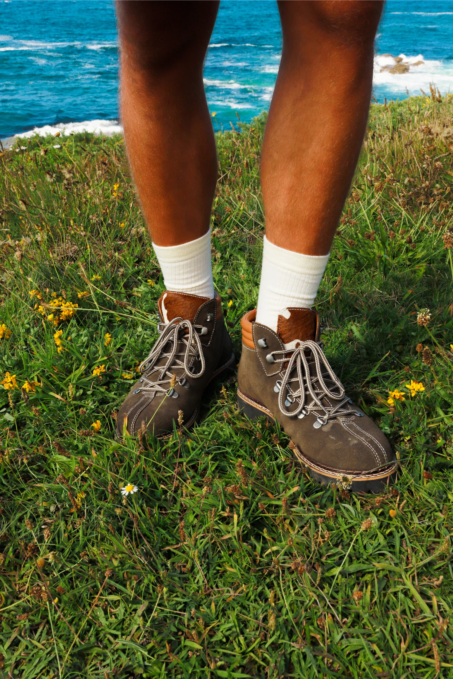 HIKING BOOTS - Image 6